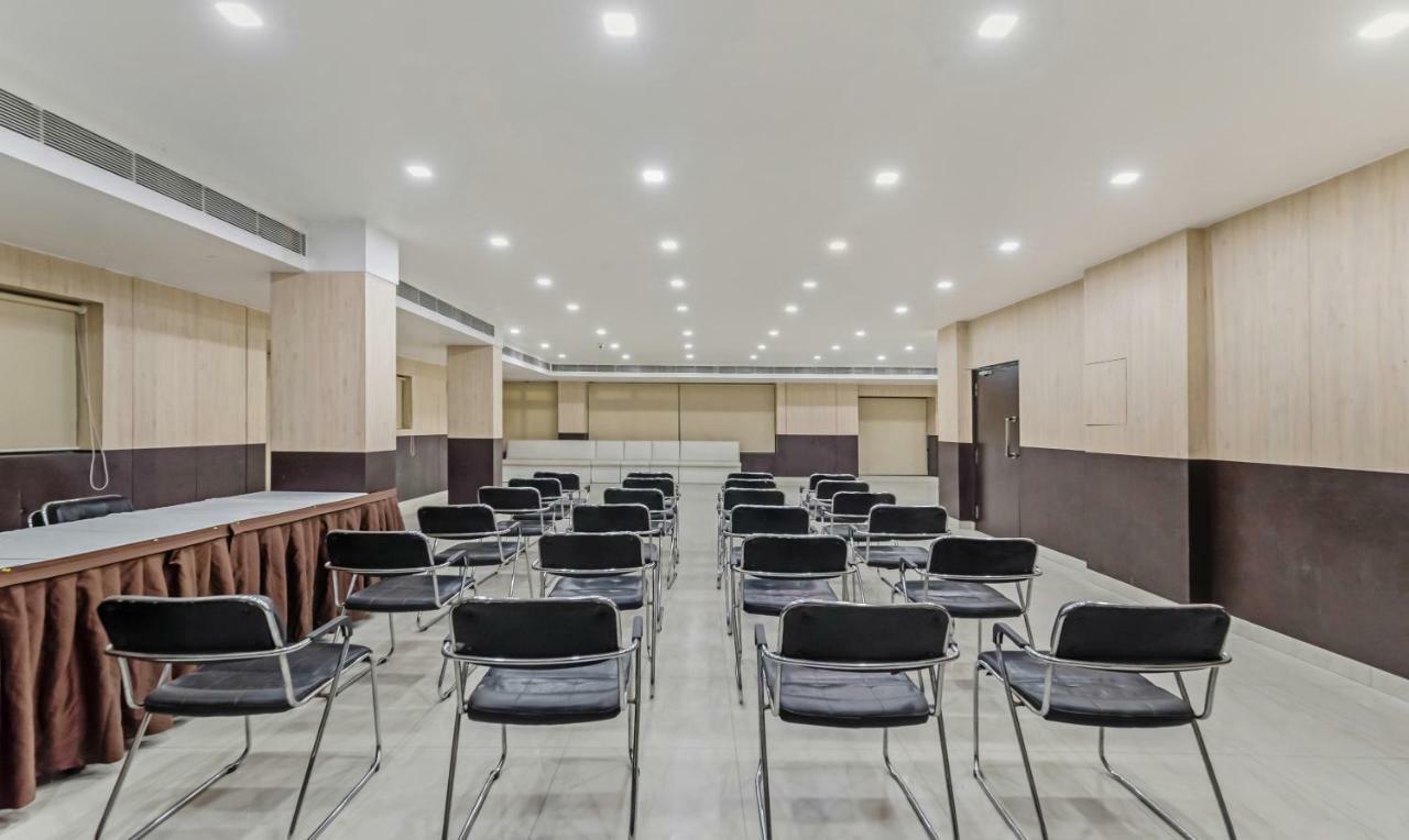 Oyo 3811 Geetanjali Regency Hotel โกลกาตา ภายนอก รูปภาพ
