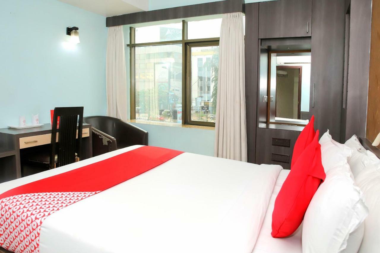 Oyo 3811 Geetanjali Regency Hotel โกลกาตา ภายนอก รูปภาพ